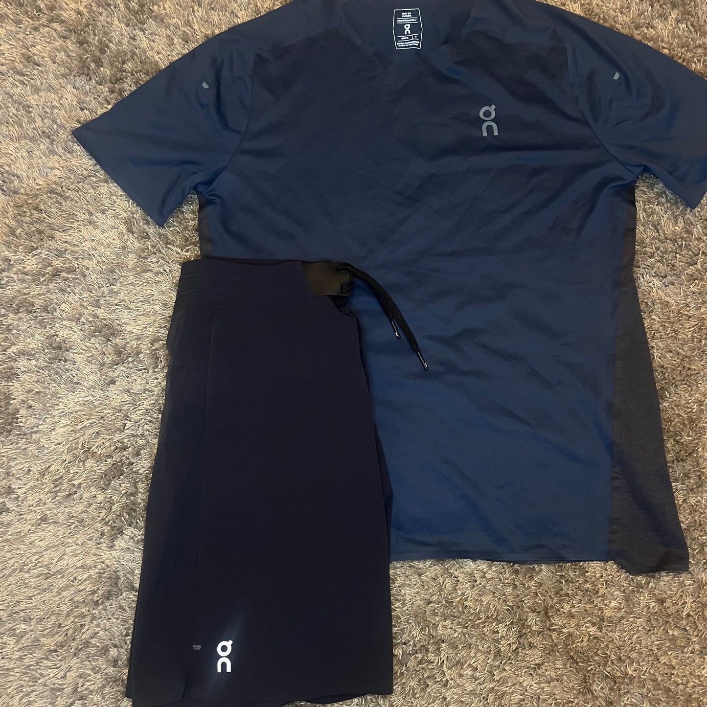 On Running Set - Shorts (M) - Tee (S)
