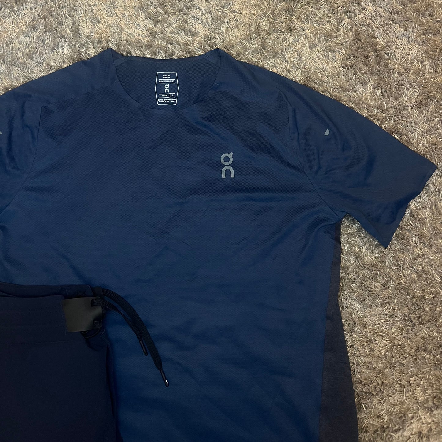 On Running Set - Shorts (M) - Tee (S)