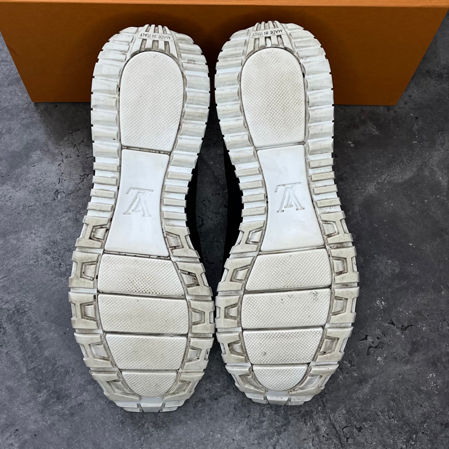 Louis Vuitton Sneaker - Uk 7 (Fit 8)