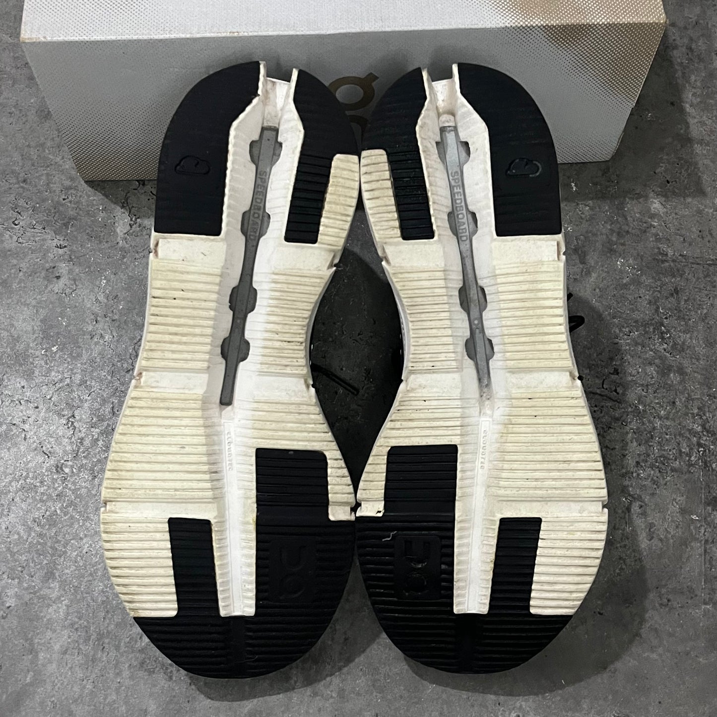 On Running Trainers - Uk 9.5 (43.5)