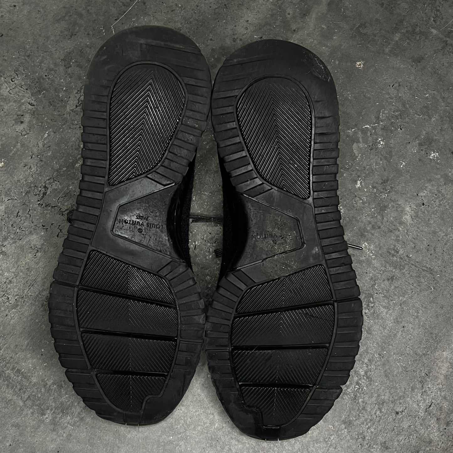 Louis Vuitton VNR - Uk 9 (Fit 9.5/10)