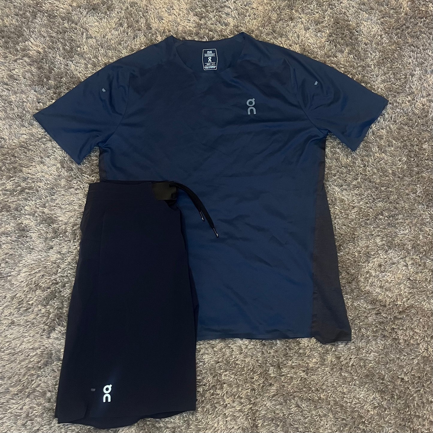 On Running Set - Shorts (M) - Tee (S)