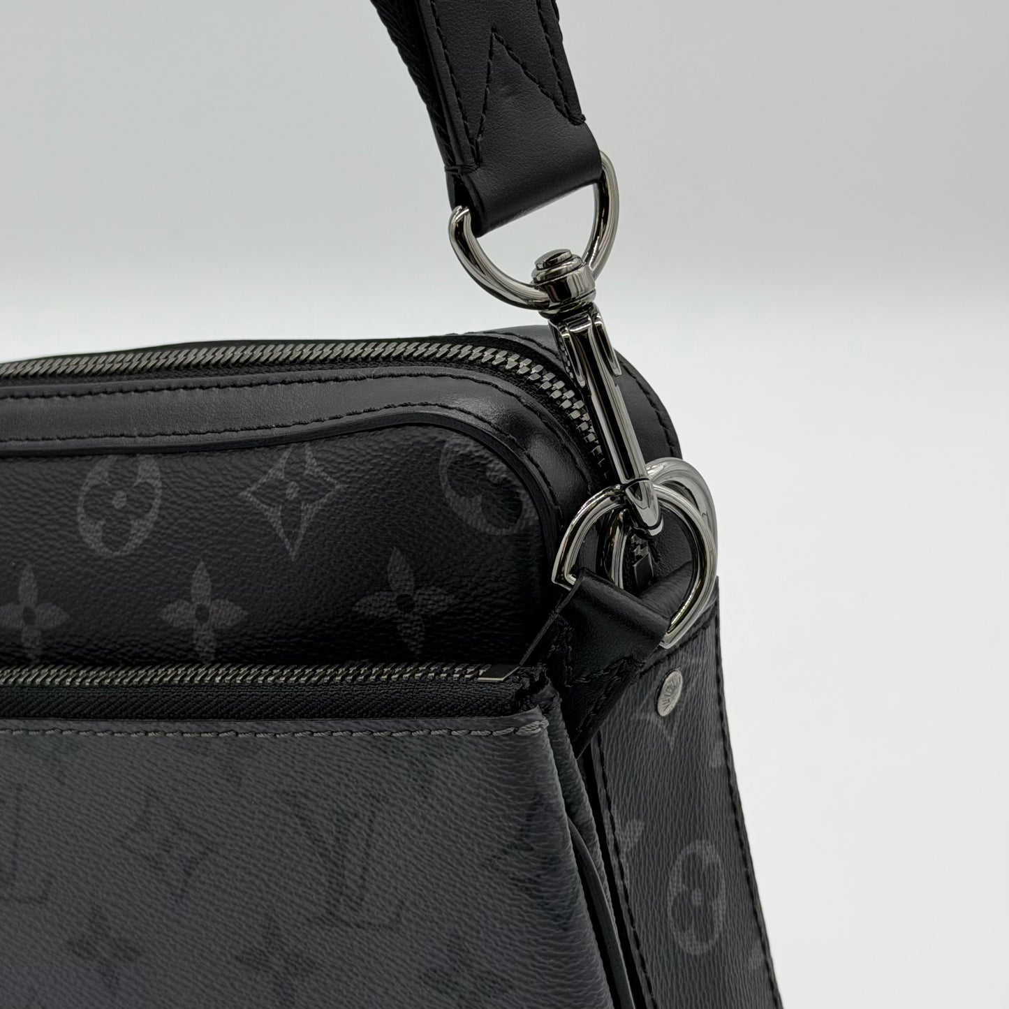 Louis Vuitton Trio Messenger Bag