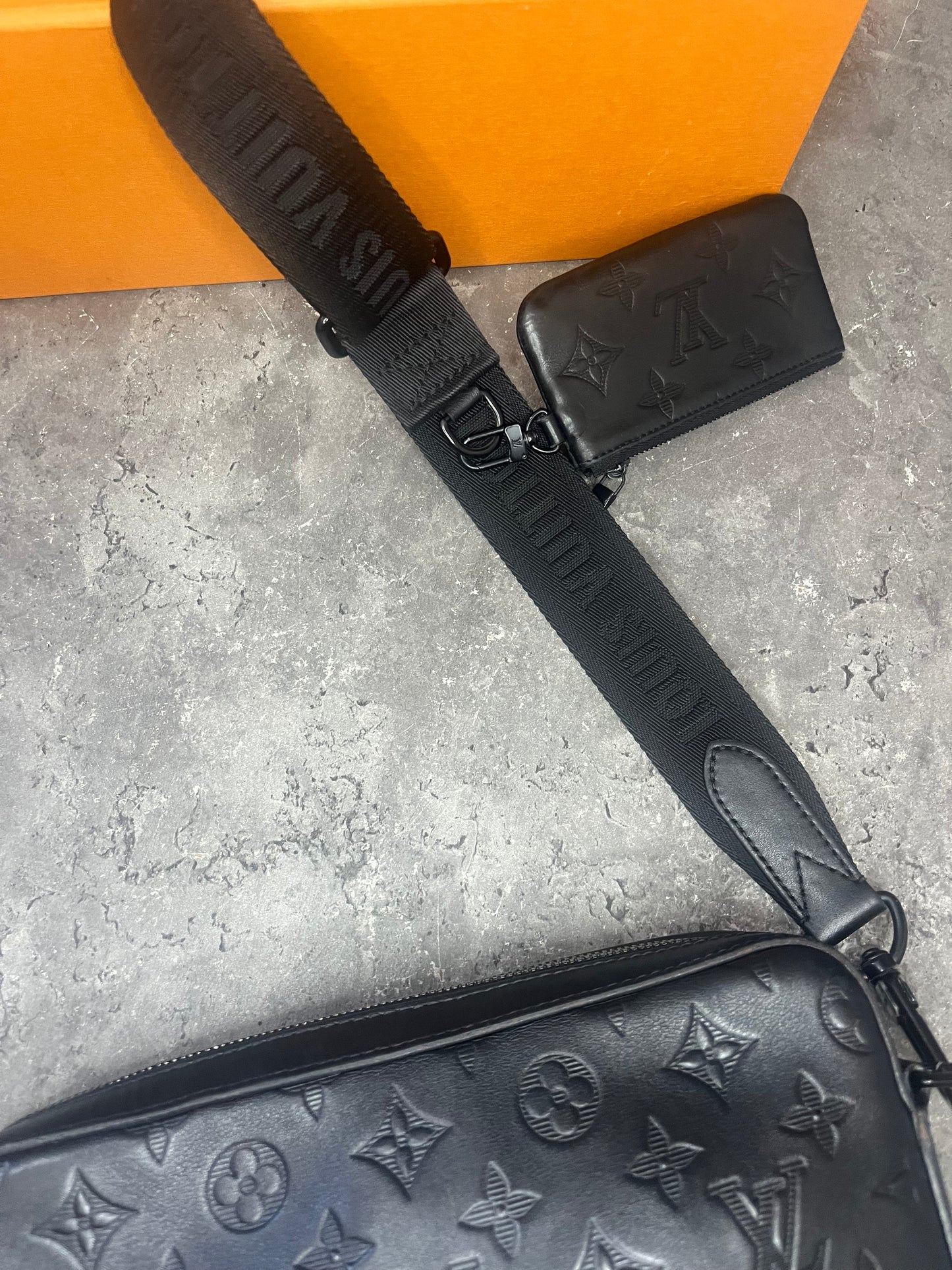 Louis Vuitton Duo Messenger